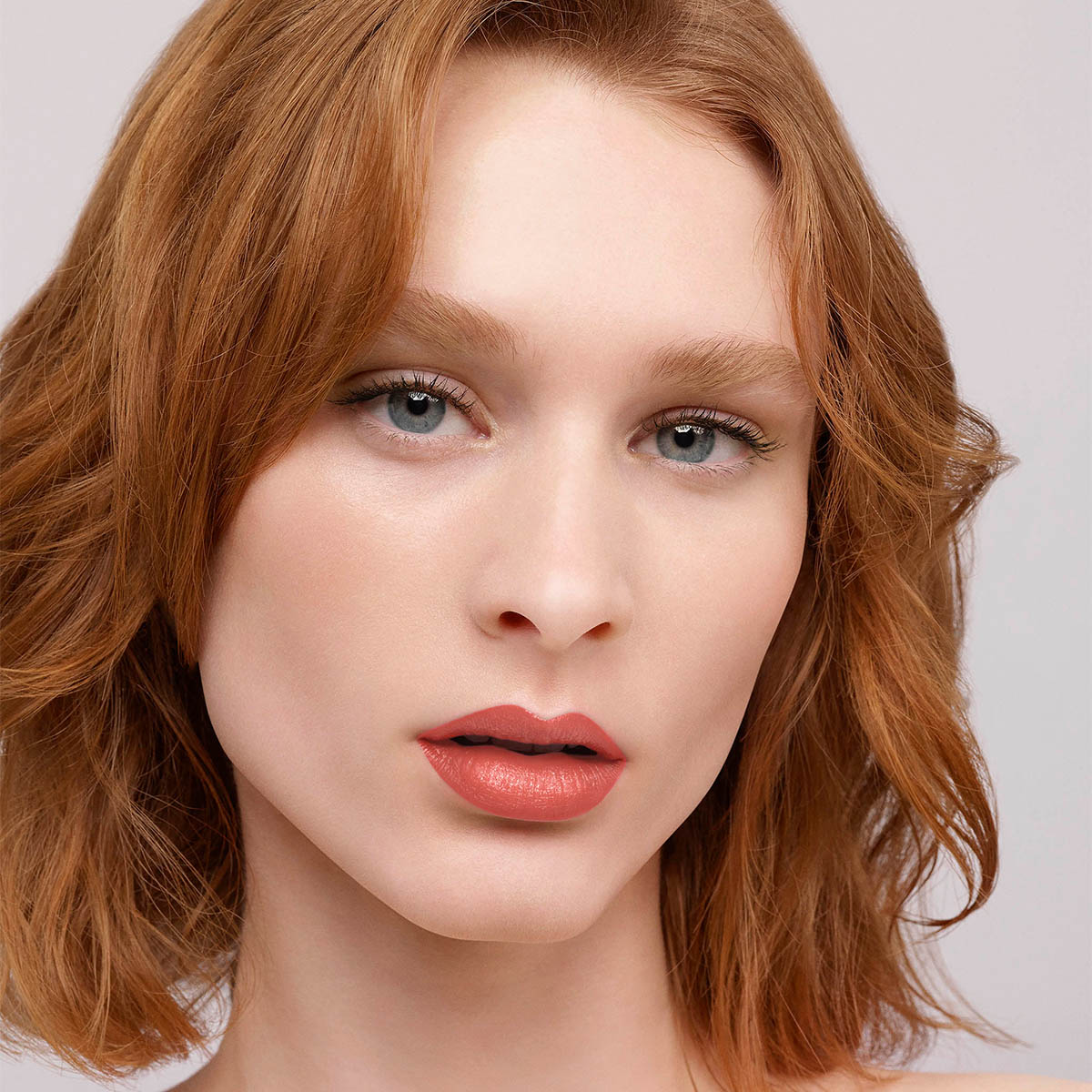 FABULOUS KISS SHEER LIPSTICK (LABIAL EFECTO BRILLANTE)